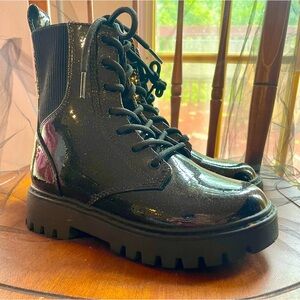 ART CLASS GIRL’S BLACK PATENT COMBAT BOOT